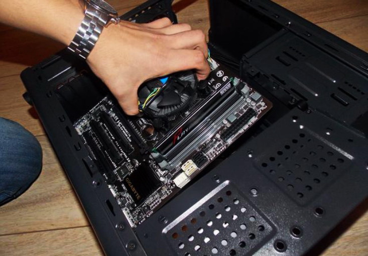 Системный блок крепление материнской платы. Демонтаж материнской платы. Установить материнской платы. Установить материнской платы. Установить материнской платы.
