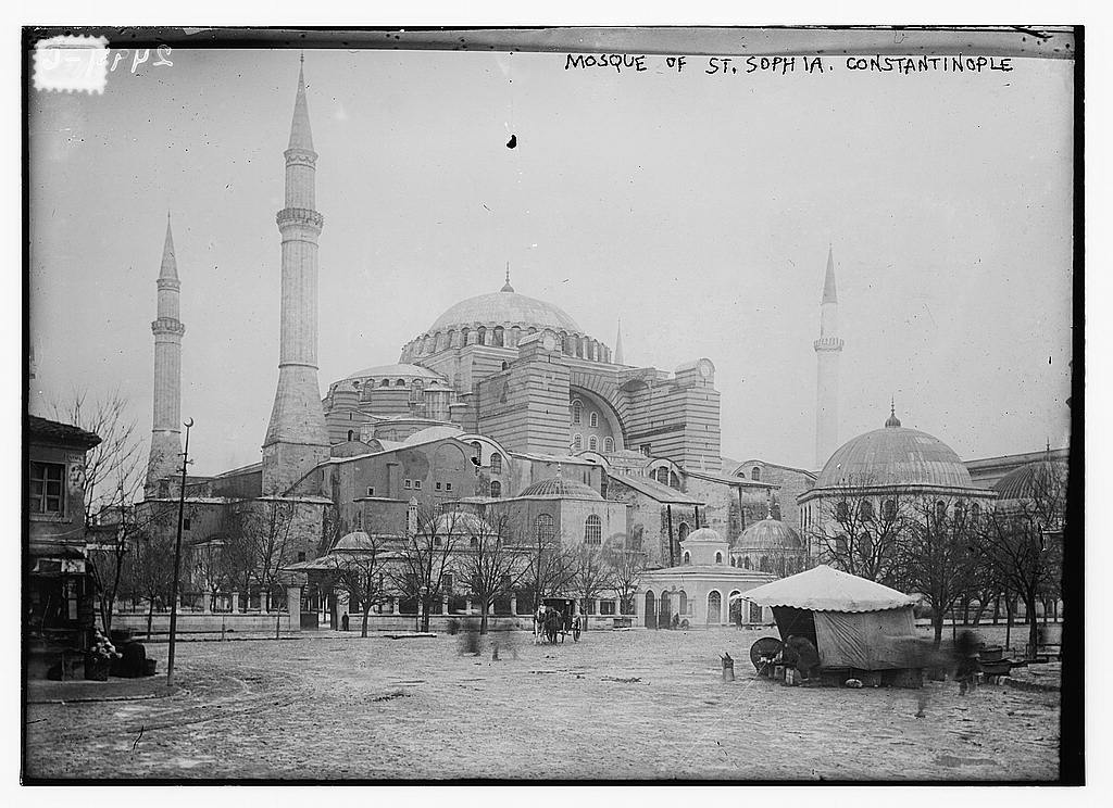 https://cdn-s-static.arzamas.academy/uploads/ckeditor/pictures/4640/content_The_Library_of_Congress_-_Mosque_of_St._Sophia__Constantinople__LOC___pd_.jpg