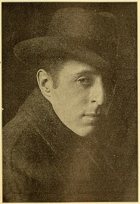 David Wark Griffith 1916.jpg